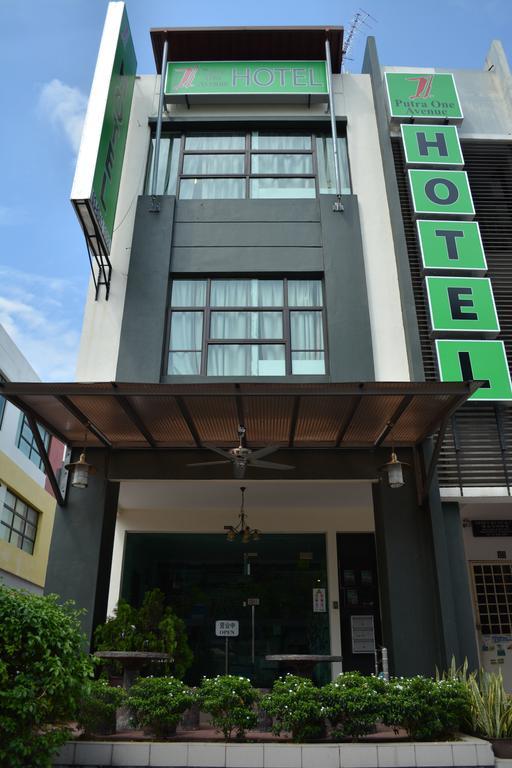Putra One Avenue Hotel Seri Kembangan Esterno foto
